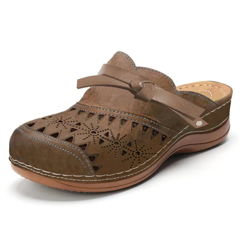 Perforuoti užsitraukiamieji klumpių sandalai