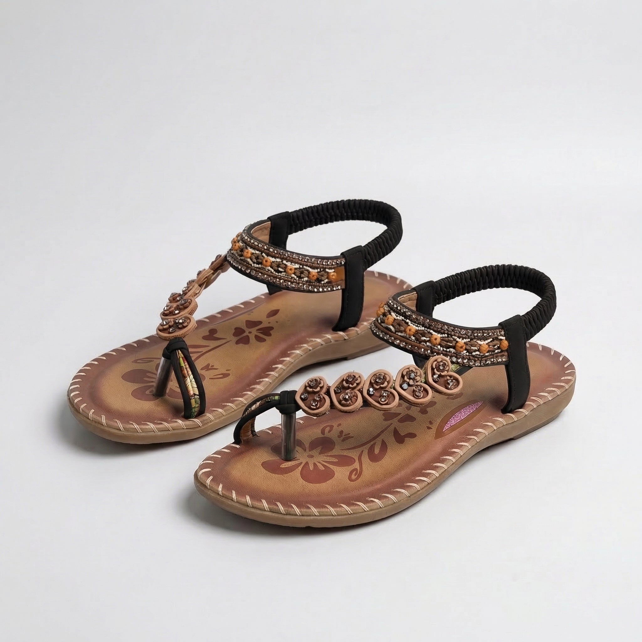 Boho sandalai su dekoratyviniais dirželiais