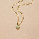 Liza karoliai su jadeitu pakabuku